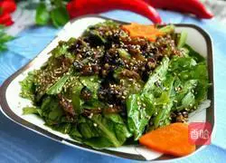 Illustration of how to make black bean sauce and dace mixed with lettuce 10