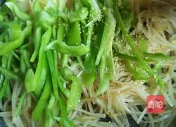 Illustration of how to make spicy pepper and potato shreds 7