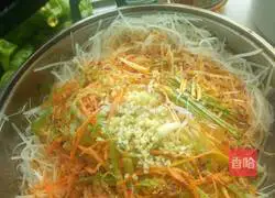 Illustration of how to make cold shredded potatoes 6