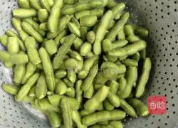 Illustration of how to make cold edamame 1