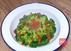 Illustration of how to make oyster sauce, wolfberry and broccoli 11