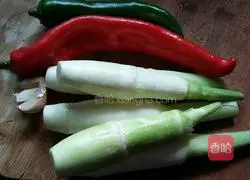 Illustration of how to make stir-fried wild rice 1