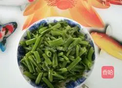 Illustration of how to make green stir-fried pumpkin sticks 5