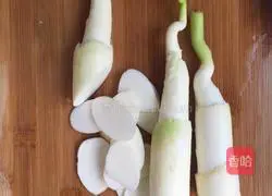 Illustration of how to make vegetarian fried wild rice 1