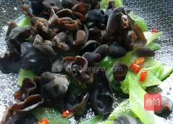 Illustration of how to cook lettuce and fungus 8