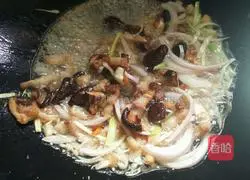 Illustration of how to make braised noodles 6