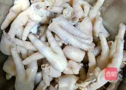 Illustration of how to make cold chicken feet 3