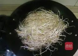 Illustration of how to make stir-fried bean sprouts with leeks 6