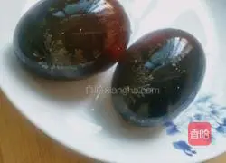 Illustration of how to make tiger skin and green pepper preserved eggs 7
