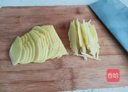 Illustration of how to make shredded leeks and potatoes 2