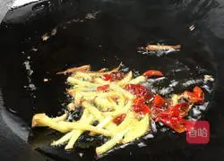 Illustration of how to stir-fry dried tofu with celery 6