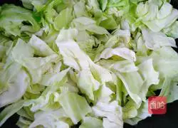 Illustration of how to make vegetarian stir-fried shredded cabbage 3