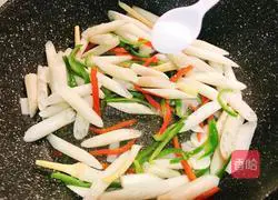 Illustration of how to make stir-fried lotus root 11