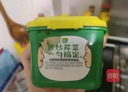 Illustration of how to stir-fry celery and lily 6