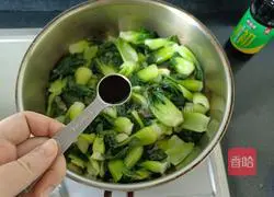 Illustration of how to stir-fry Ningxia green greens 6