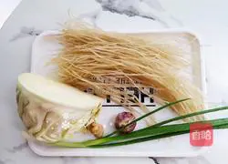 Illustration of how to make stir-fried vermicelli with cabbage 1