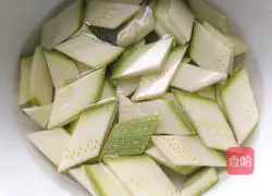 Illustration of how to cook zucchini and fungus 3