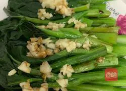 Illustration of how to make garlic greens 7
