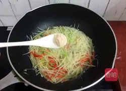 Illustration of how to make double pepper potato shreds 10