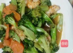 Illustration of how to make fried shrimps with broccoli 4