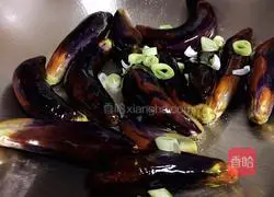 Illustration of how to make sauced eggplant 4