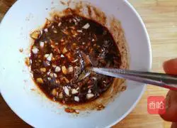 Illustration of how to make enoki mushrooms with minced garlic and tinfoil 9