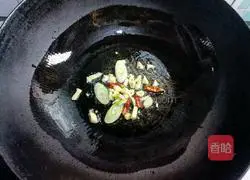 Illustration of how to make hand-shredded cabbage 6