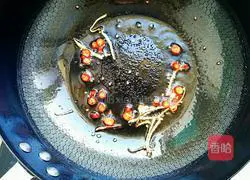 Illustration of how to make spicy and sour lotus root slices 8