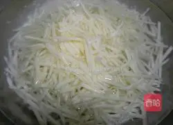 Illustration of how to make cold and spicy potato shreds 1