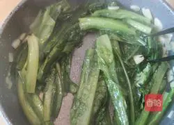 Illustration of how to make garlic-fried lettuce 5