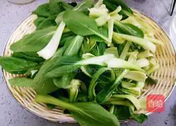 Illustration of how to make stir-fried chicken vegetables 1