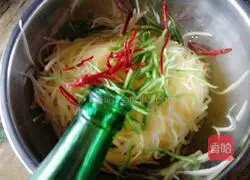 Illustration of how to stir-fry shredded potatoes 14