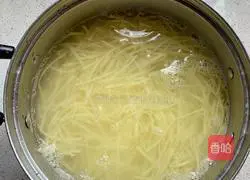 Illustration of how to make spicy and sour potato shreds 2