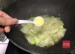 Illustration of how to stir-fry pu melon to clear away heat and relieve summer heat 13