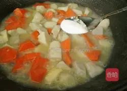 Illustration of how to cook carrots with taro 9