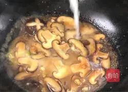 Illustration of how to stir-fry Chinese cabbage with mushrooms 11