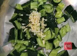 Illustration of how to shoot cucumbers 1