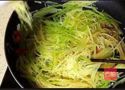 Hot and sour green pepper and potato shreds Illustration of how to do it 14