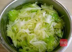Illustration of how to make hand-shredded cabbage 4