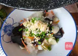 Illustration of how to make lily mixed with fungus 12