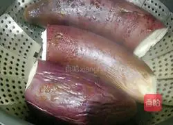 Illustration of how to tear eggplant by hand 1