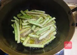 Illustration of how to make stir-fried green beans 2