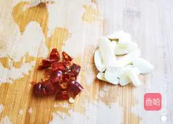 Illustration of how to make hand-shredded cabbage 3