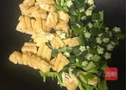 Illustration of how to make fried tofu with okra 1