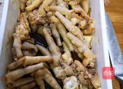 Illustration of how to make spicy and sour chicken feet 5