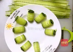  Illustration of how to make cold cucumber rolls 3