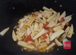 Illustration of how to make spicy and sour lotus root 12