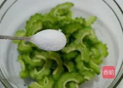 Illustration of how to make mixed bitter melon 5