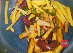 Illustration of how to make eggplant and potato strips 8