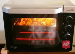 Illustration of how to make roasted potato wedges 9